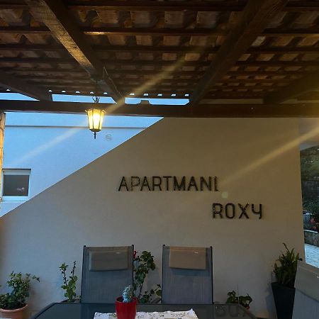 Apartmani Roxy Lovište Екстериор снимка