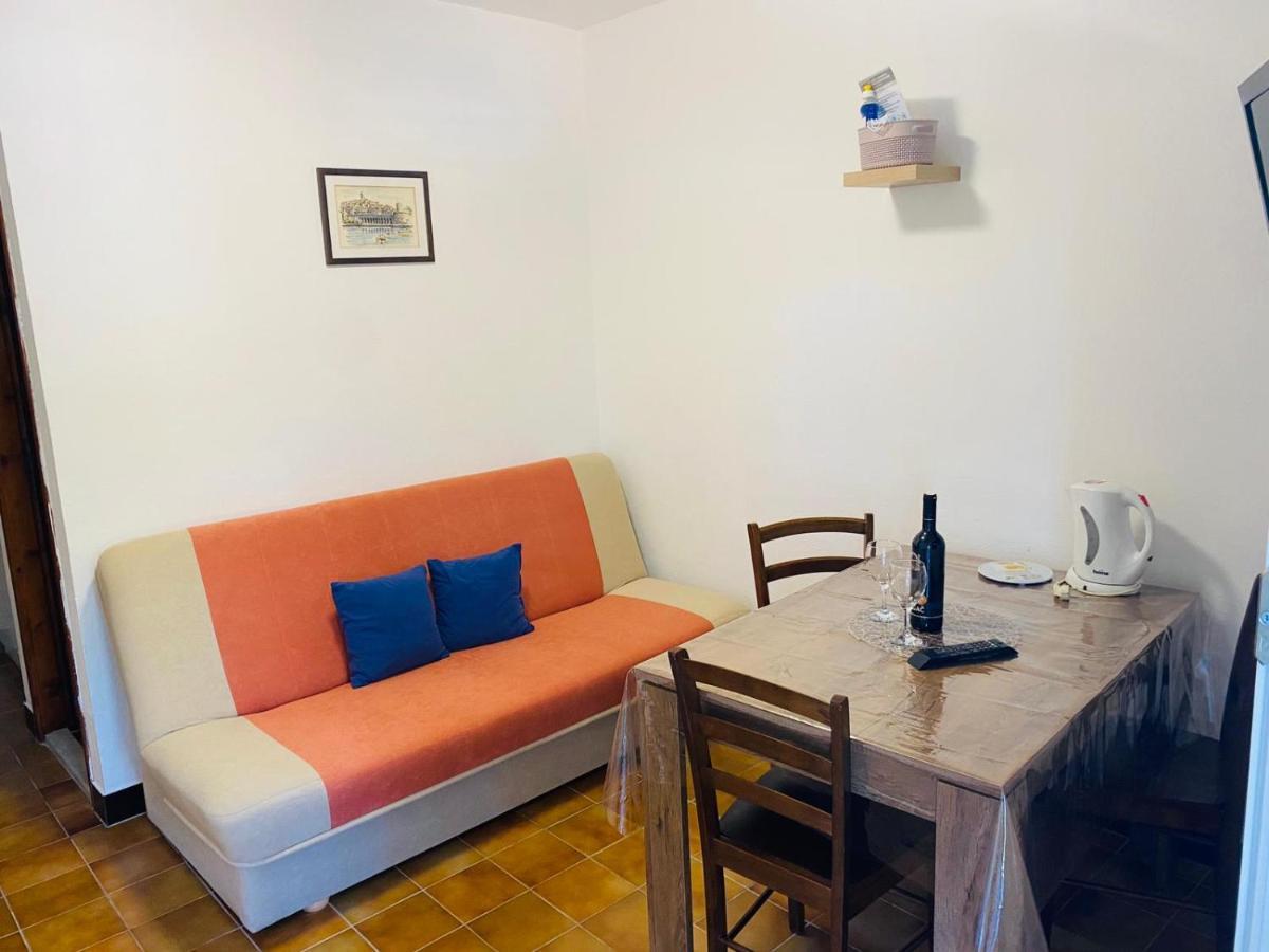 Apartmani Roxy Lovište Екстериор снимка