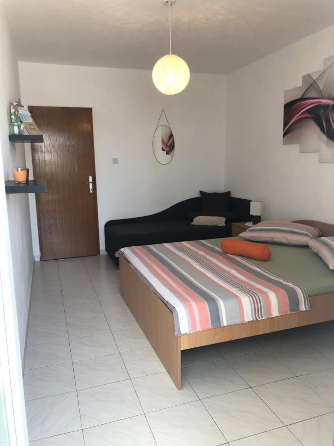 Apartmani Roxy Lovište Екстериор снимка