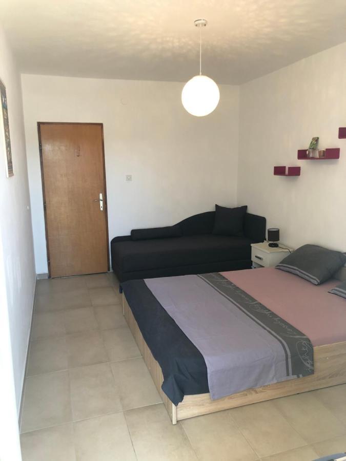 Apartmani Roxy Lovište Екстериор снимка