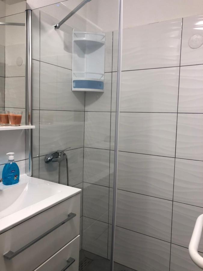 Apartmani Roxy Lovište Екстериор снимка