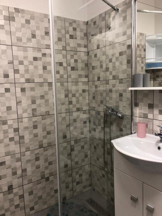 Apartmani Roxy Lovište Екстериор снимка