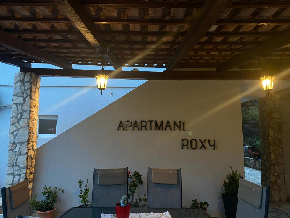 Apartmani Roxy Lovište Екстериор снимка