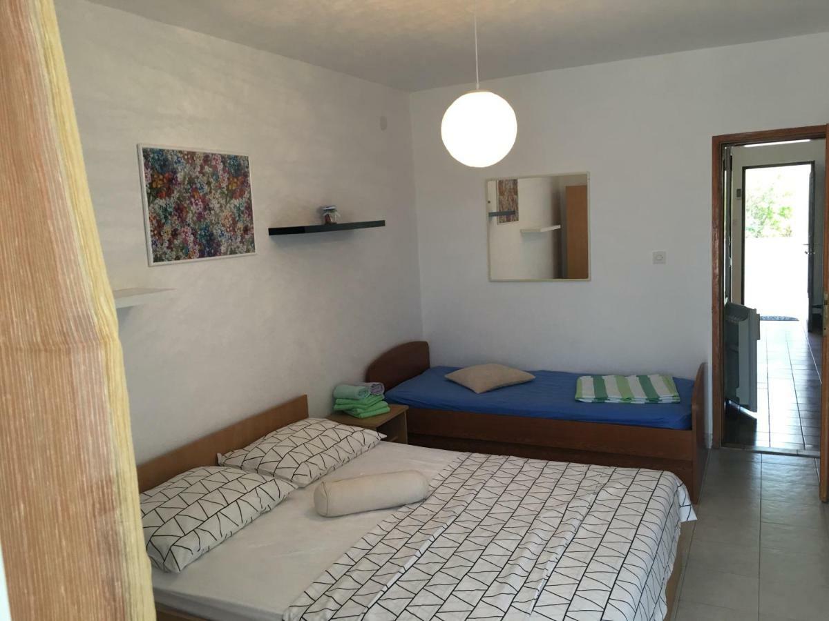 Apartmani Roxy Lovište Екстериор снимка