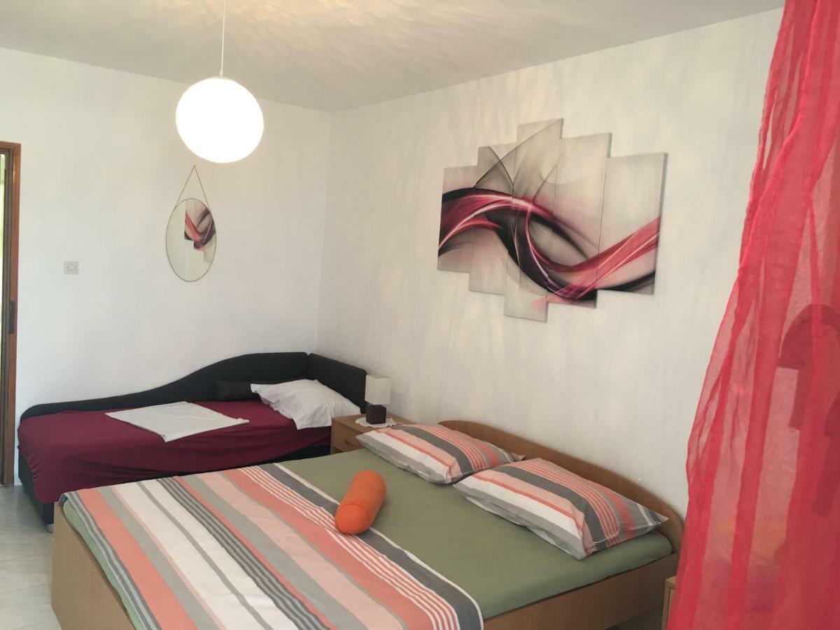 Apartmani Roxy Lovište Екстериор снимка